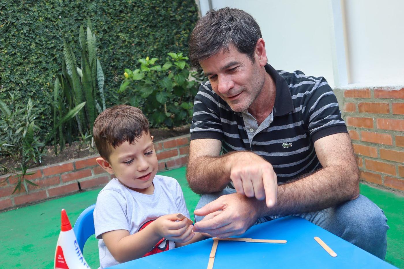 Lic. Claudio M. Trivisonno en una sesión de trabajo